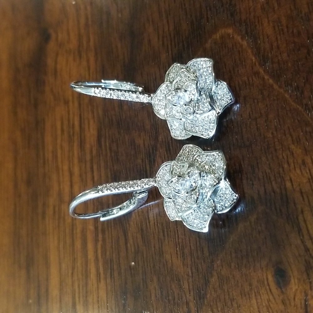 🌹Crystal Rose Earrings - Picture 2 of 5